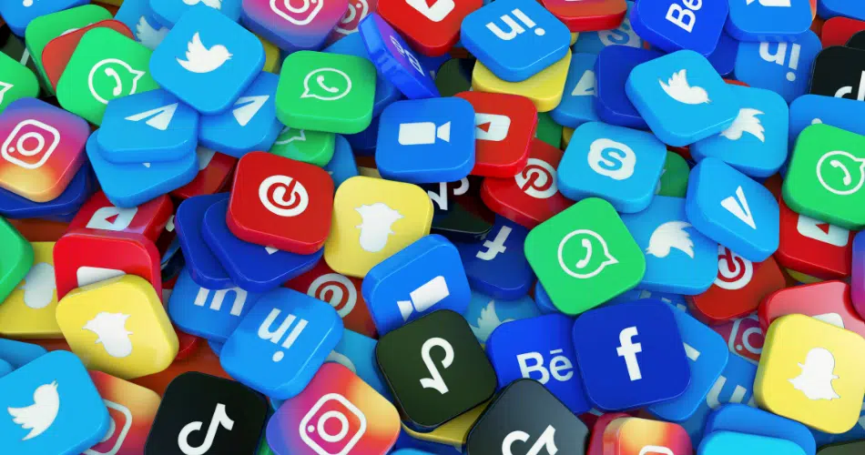 Empilement d'icone de réseaux sociaux